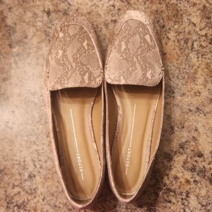 Report Snakeskin Flats Size 10